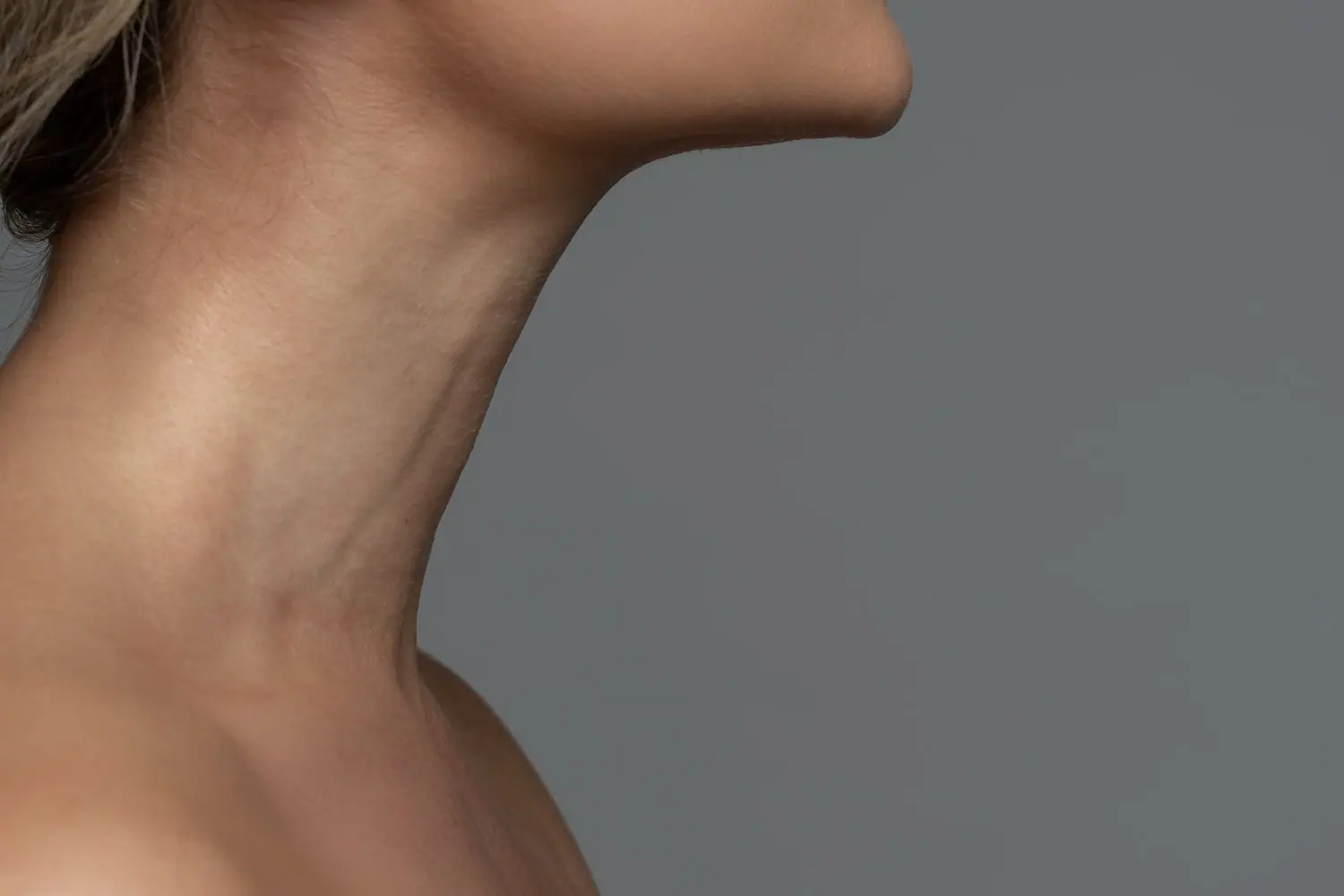 Niedoczynność tarczycy: Objawy i naturalne wsparcie organizmu
