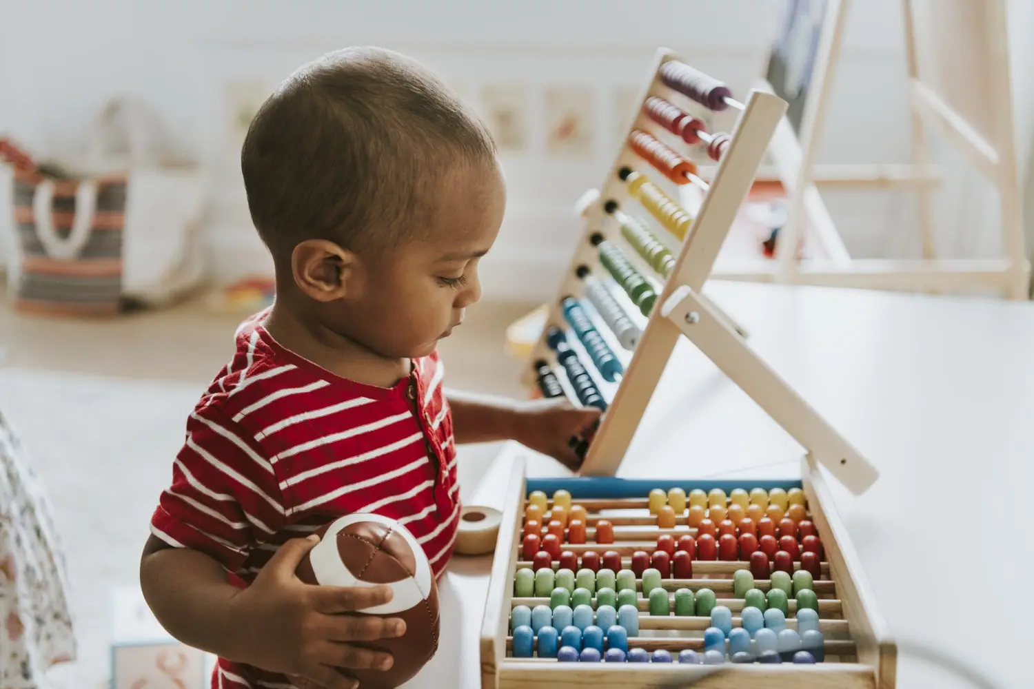 Jak wspierać rozwój dziecka w przedszkolu Montessori