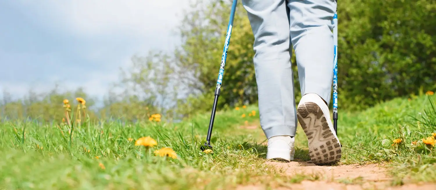 Nordic walking: Technika i sprzęt dla początkujących